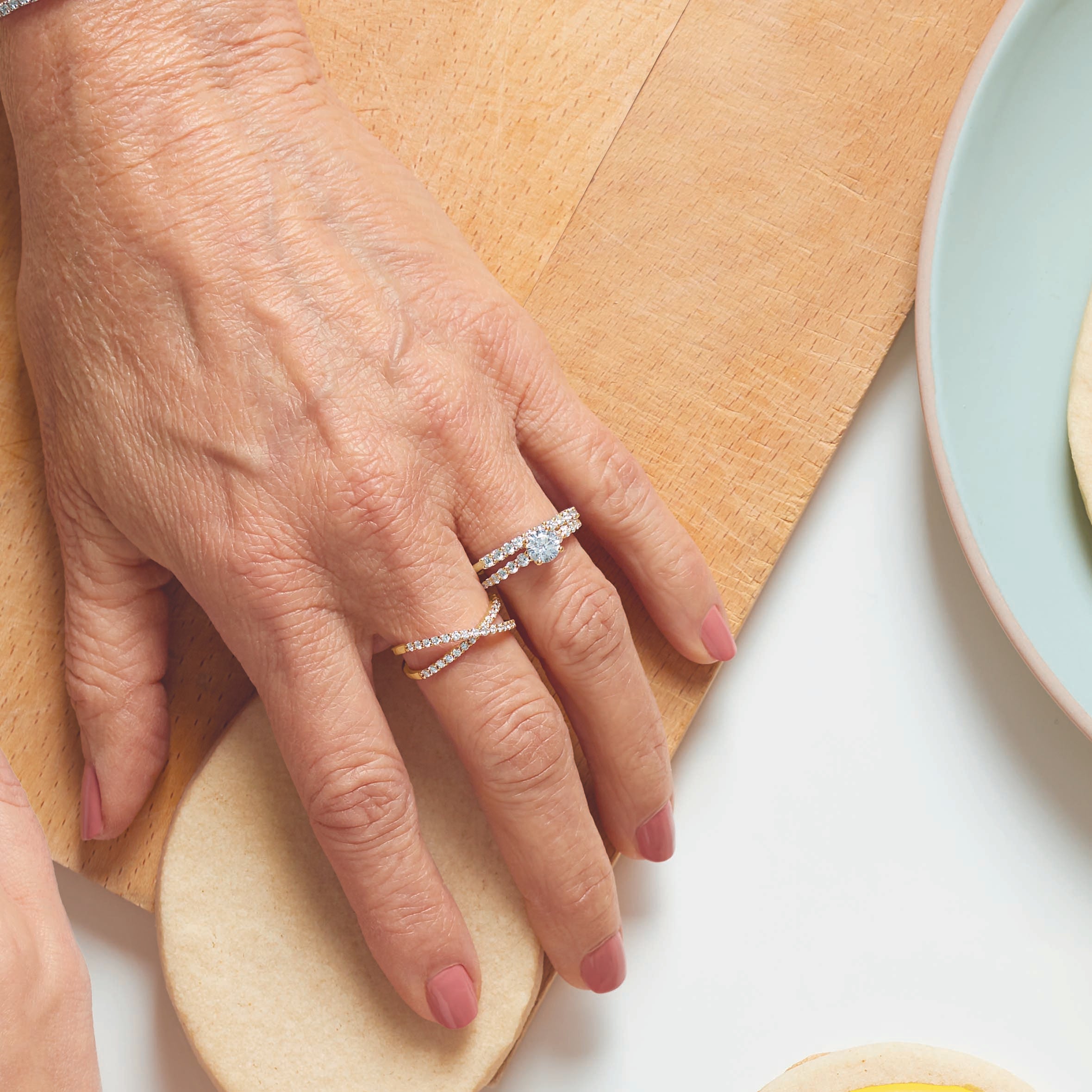 Criss Cross Round Diamond Band-VIRABYANI