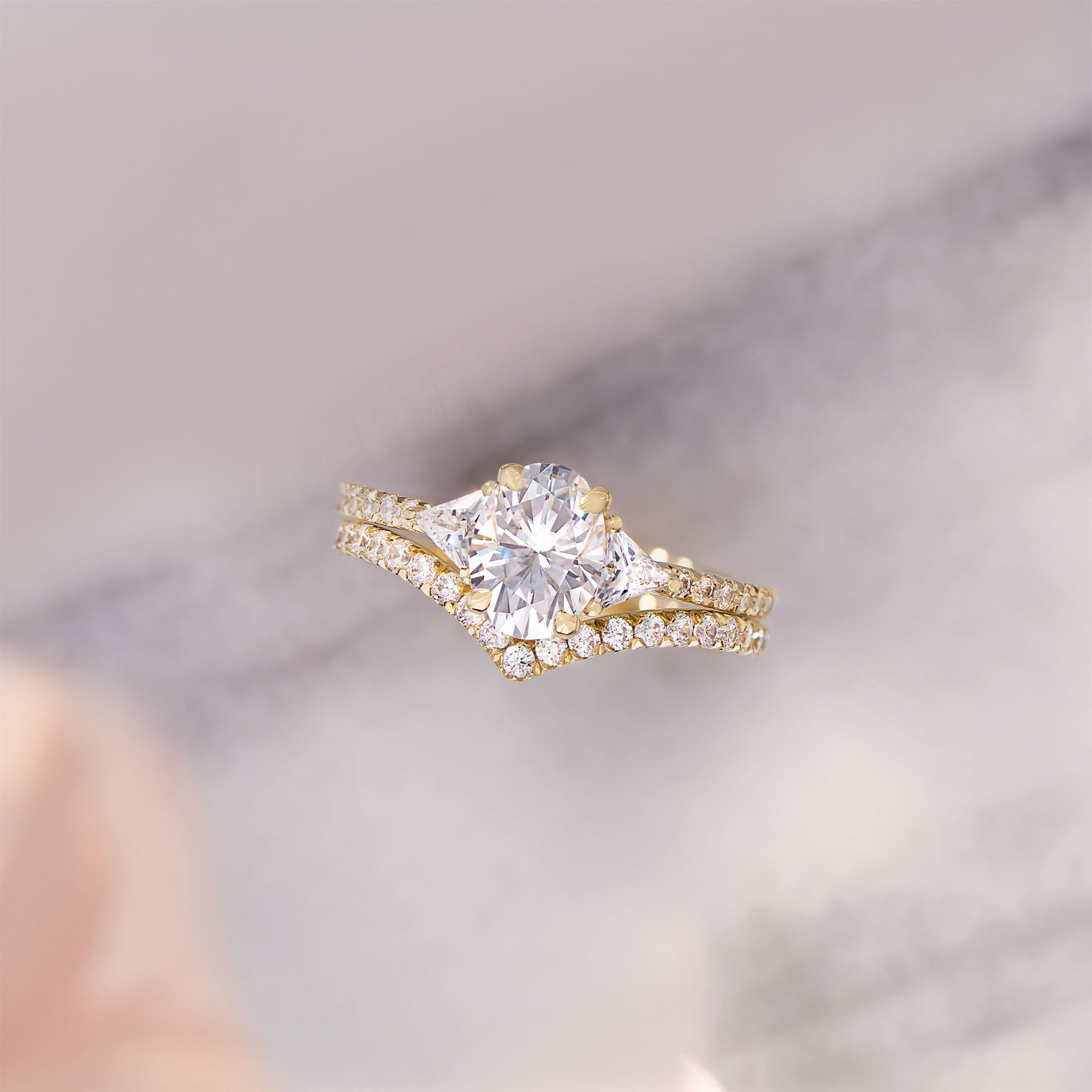 Round Diamond V Shape Contour Band-VIRABYANI