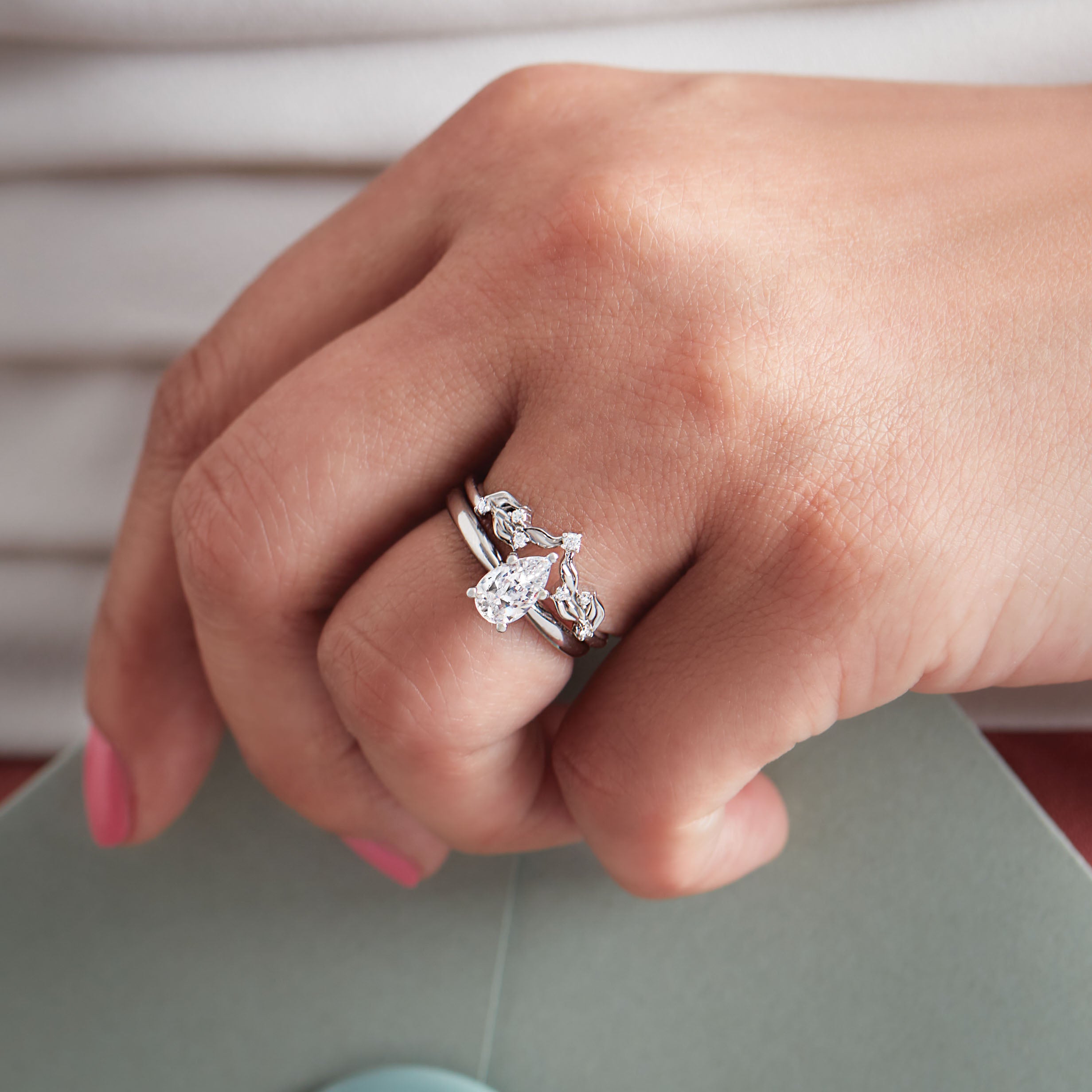 Round Diamond Curved Contour Band-VIRABYANI