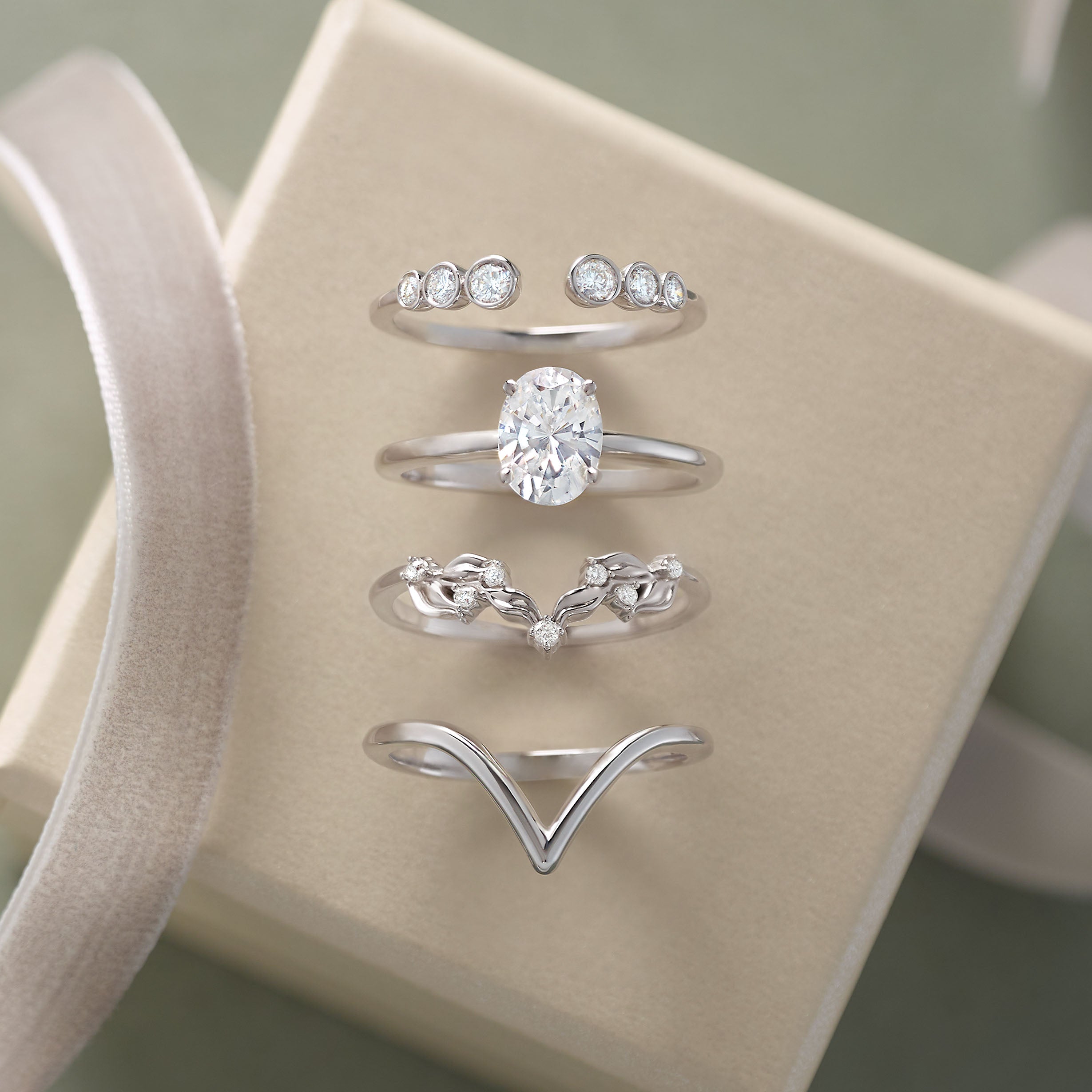 Round Diamond Curved Contour Band-VIRABYANI