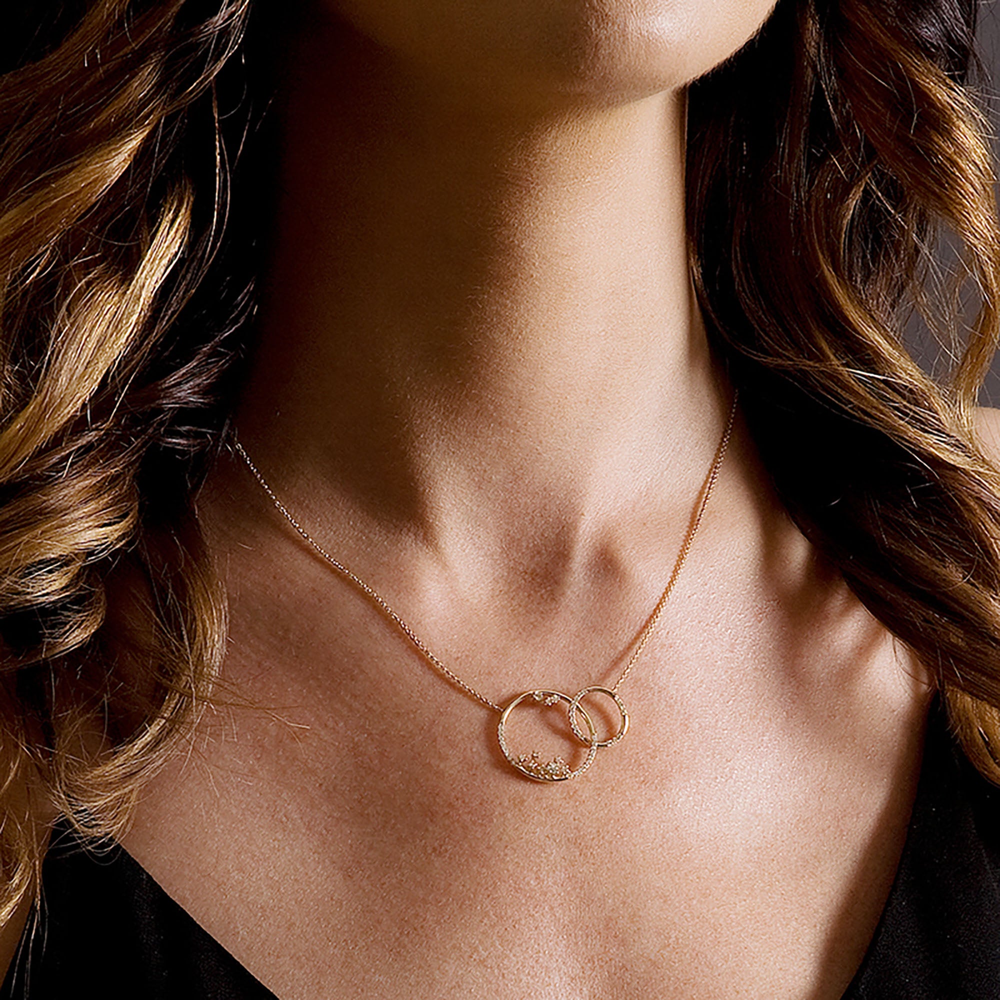 Carats Diamond Interlocking Circle Necklace Pendant